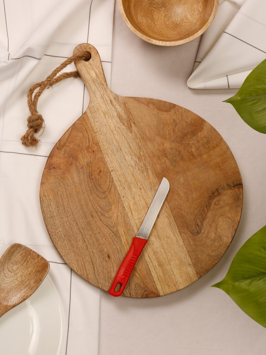 Round Mango Wood Cutting Board: Handmade Wooden Kitchen Board | Personalized Housewarming or Wedding Gift